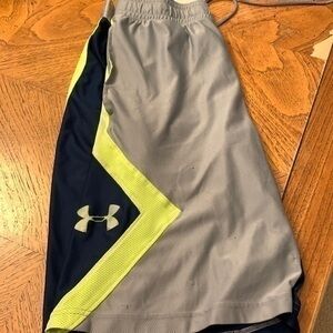 Under armour athletic shorts size M
